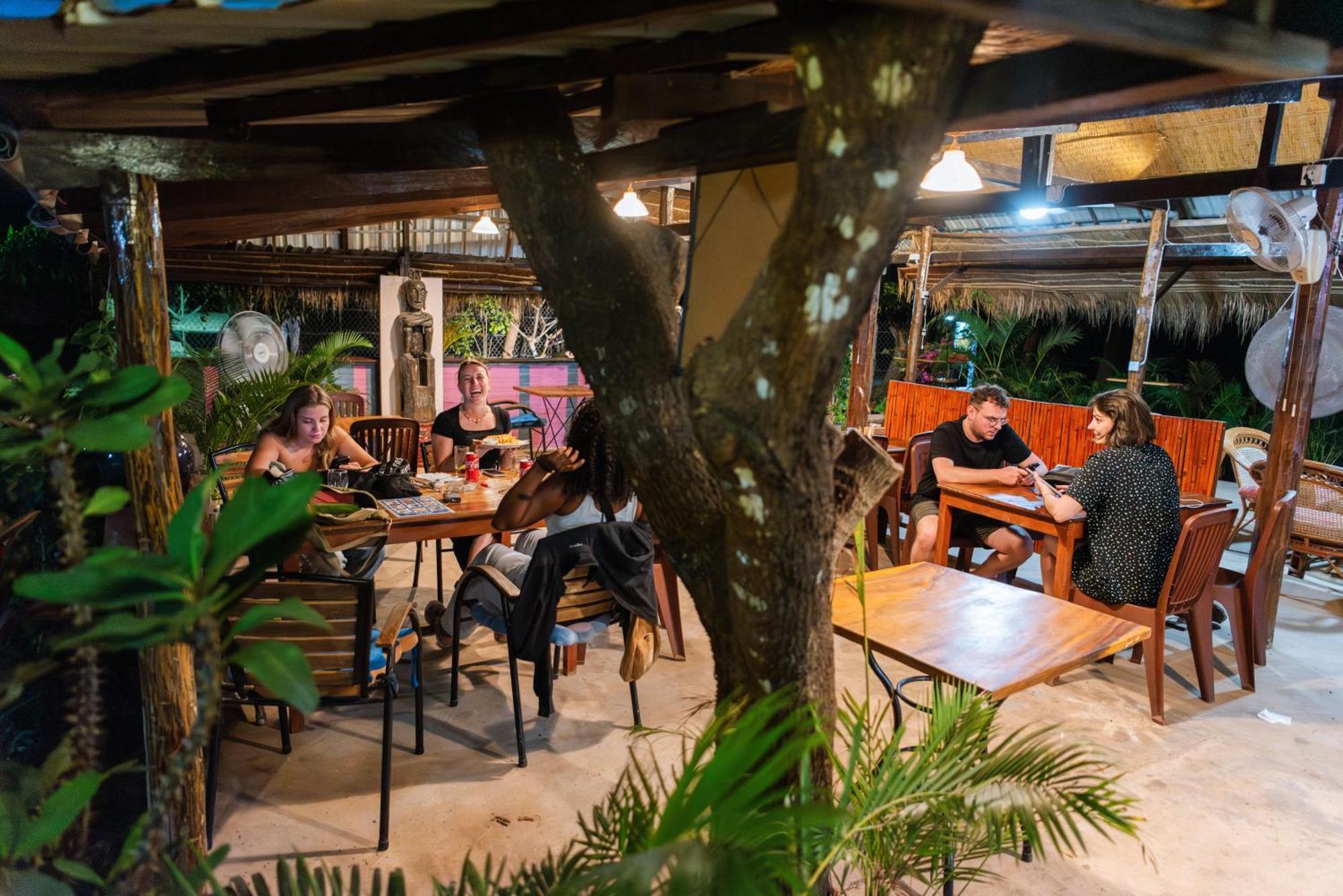 Hotel Le Soleil à Kep Extérieur photo