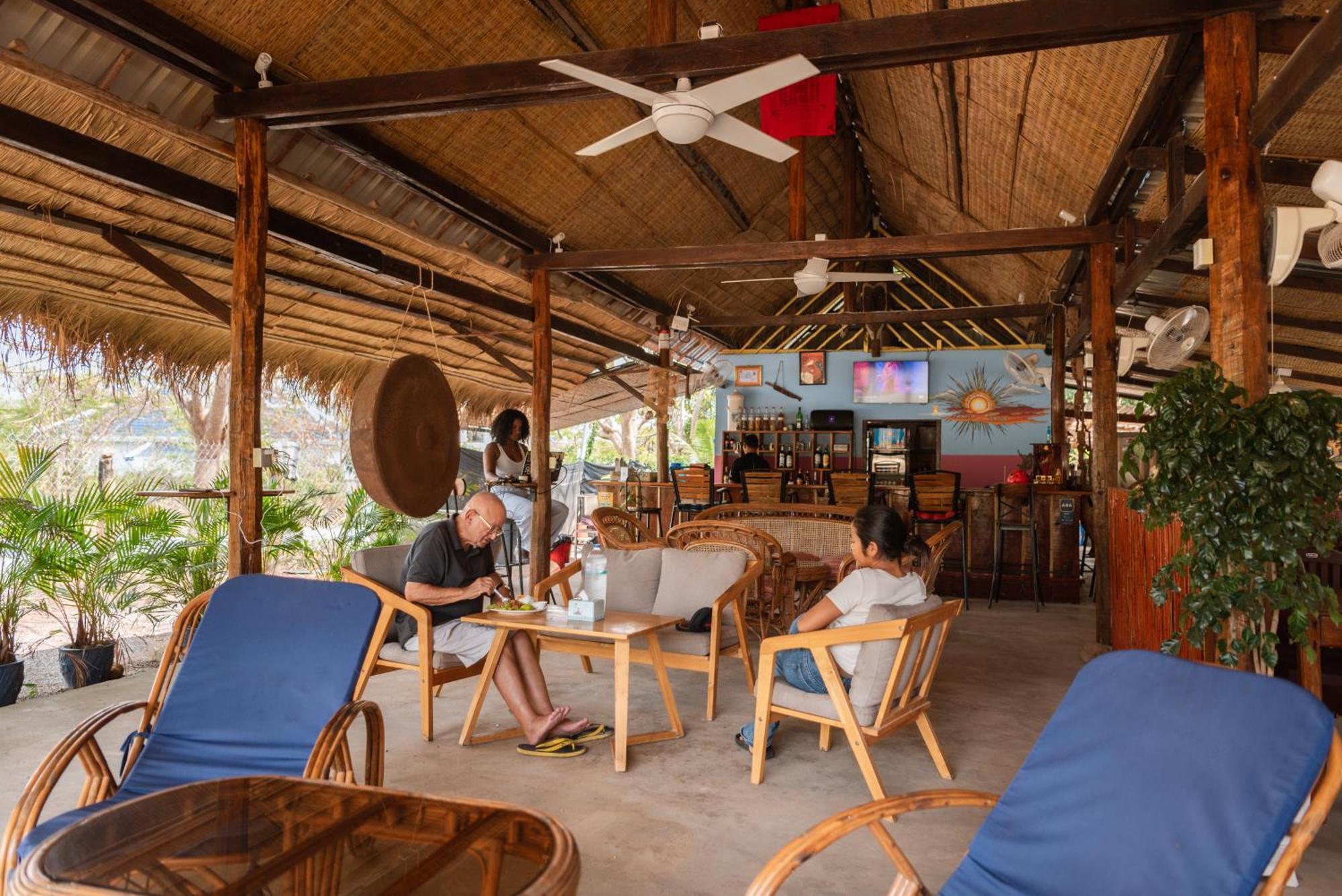 Hotel Le Soleil à Kep Extérieur photo